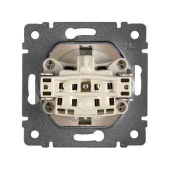 Купить Legrand Valena Бел Розетка 1-ая с/з с крышкой